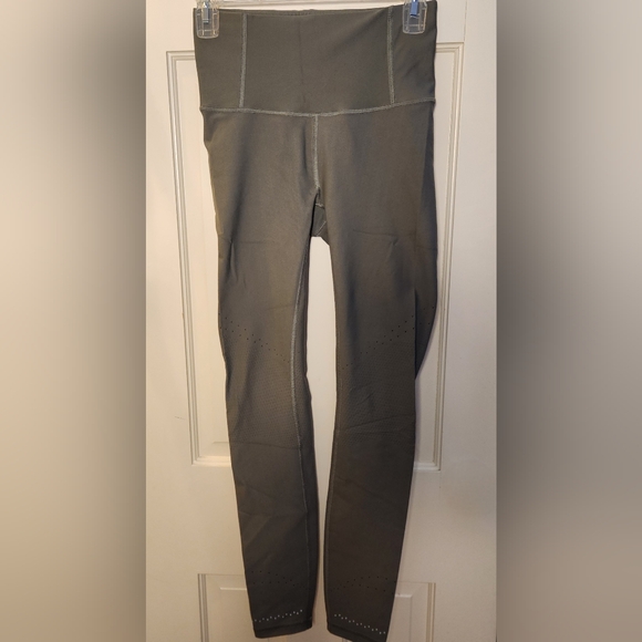 lululemon In Focus Run Tight in Sage. Size 6. EUC. - Picture 2 of 8